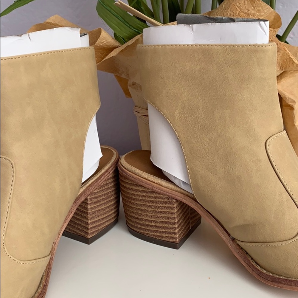 Michael Antonio Mannon Beige Booties - Picture 4 of 6